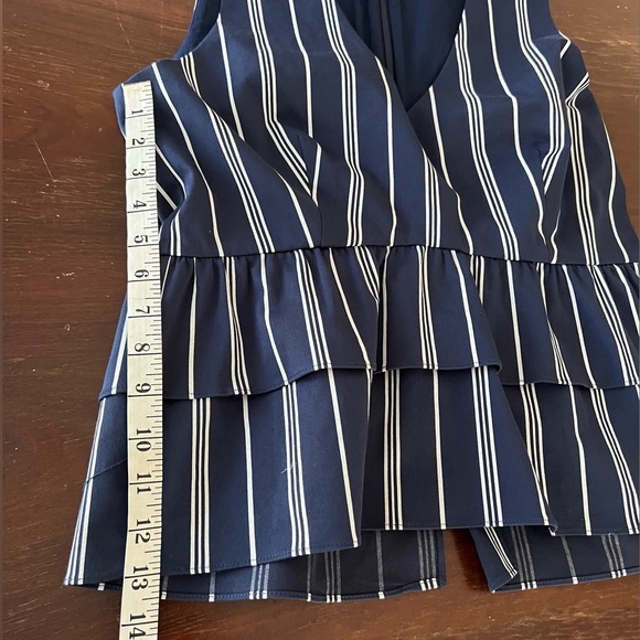 Gianni Bini V-Neck Tiered Ruffled Top | size 8 - Picture 11 of 13